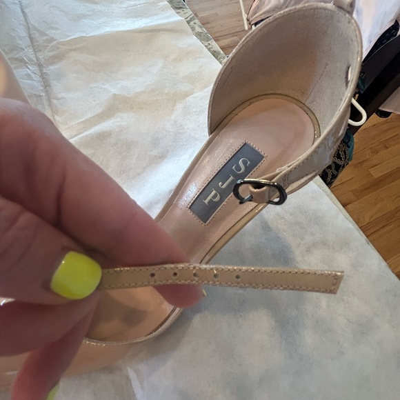 SJP by Sarah Jessica Parker Tan Heels Elegant Design - Picture 5 of 8